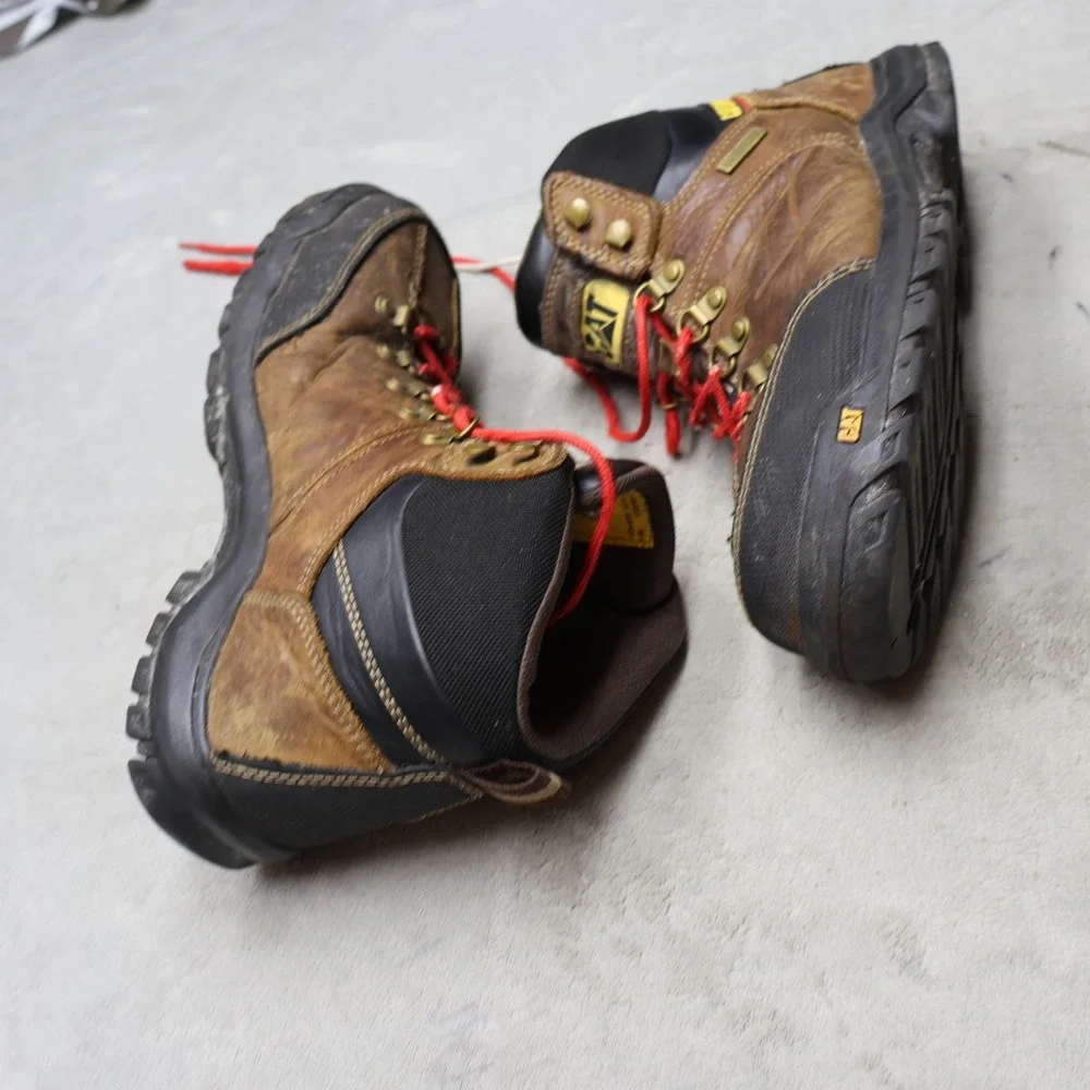 Caterpillar Men 9.5M Work Boot Brown Leather Safety Toe Rugged Industrial P90935